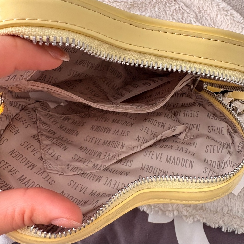 Steve Madden Heart Crossbody Bag Bundle | Pastel Yellow | Includes Free Gift - Picture 6 of 9